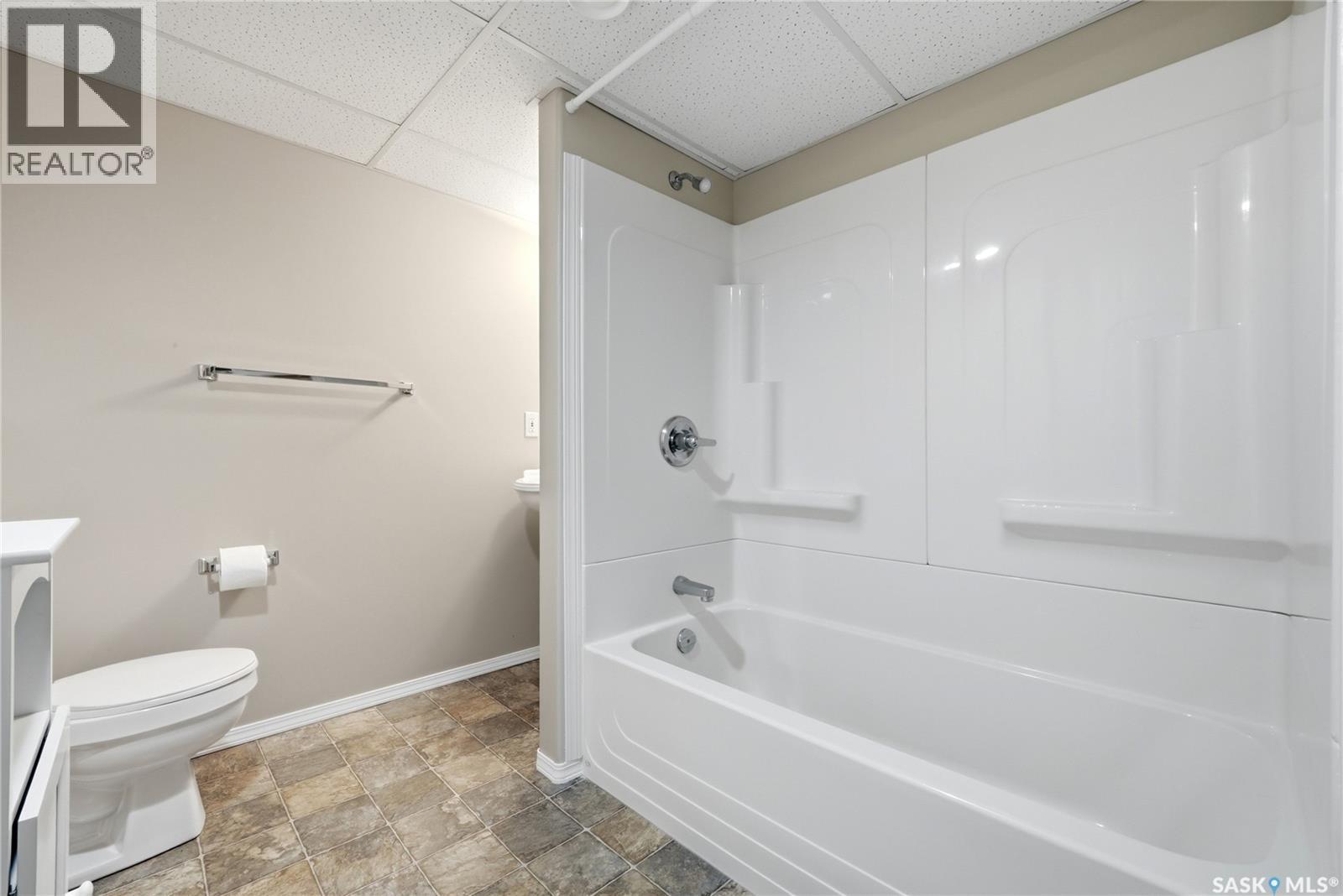 28 Rosedale Avenue, Katepwa Beach, SK - Indoor Photo Showing Bathroom