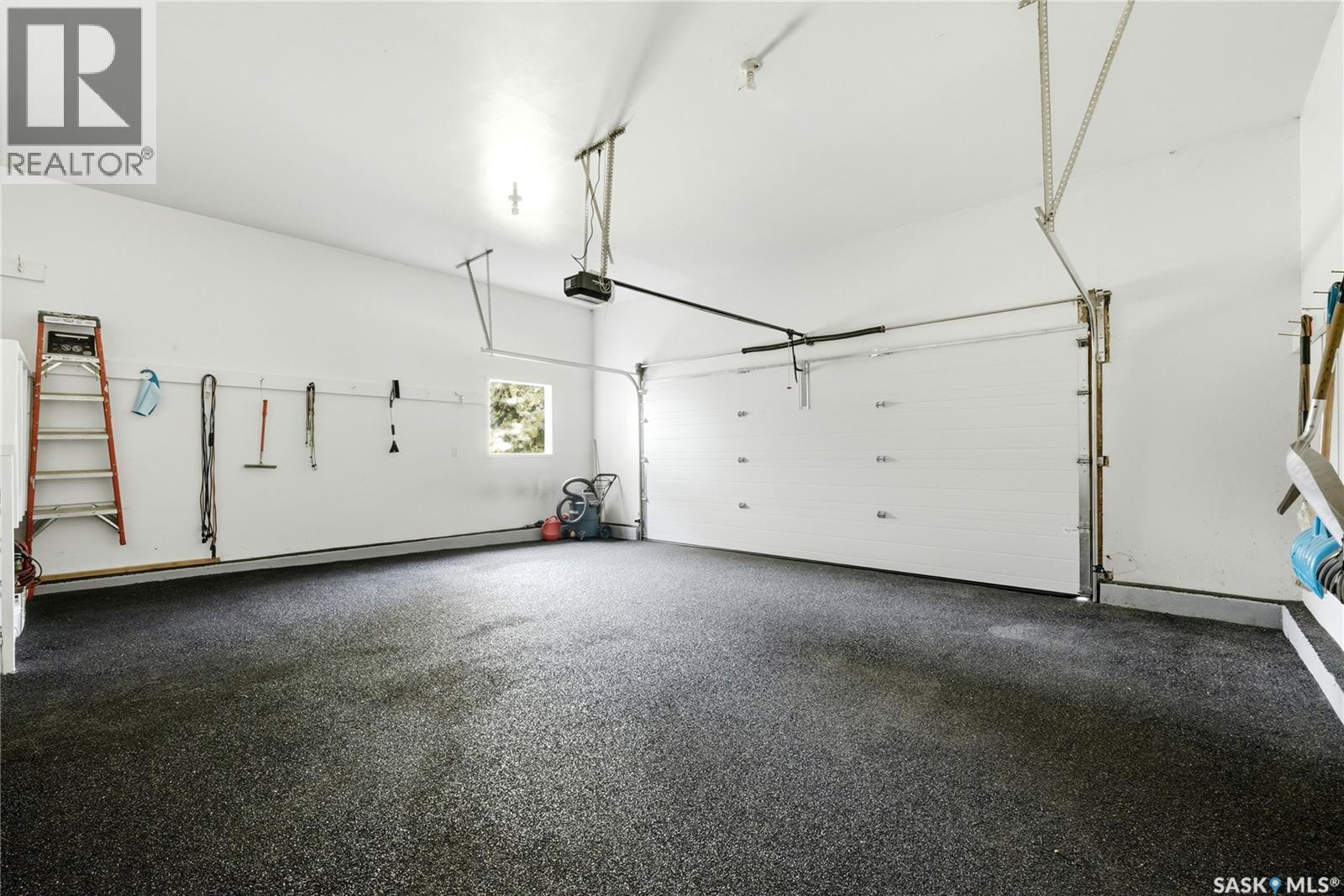 28 Rosedale Avenue, Katepwa Beach, SK - Indoor Photo Showing Garage