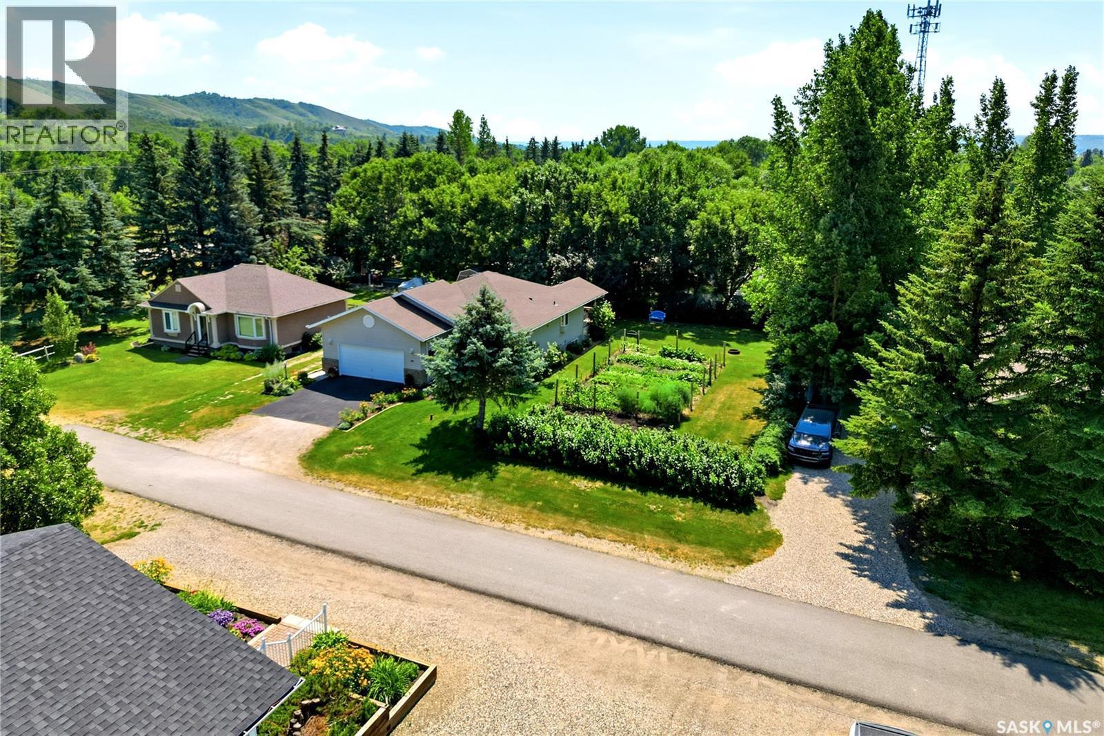 28 Rosedale Avenue, Katepwa Beach, SK - Outdoor