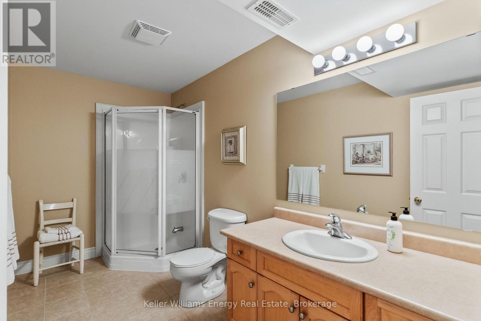 480 Britannia Avenue E, Oshawa (Kedron), ON - Indoor Photo Showing Bathroom