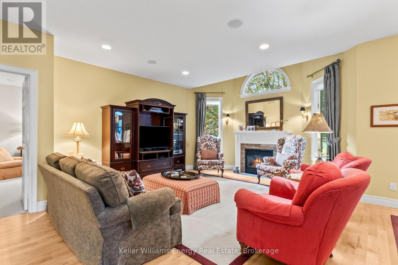 480 Britannia Avenue E, Oshawa (Kedron), ON - Indoor Photo Showing Living Room With Fireplace