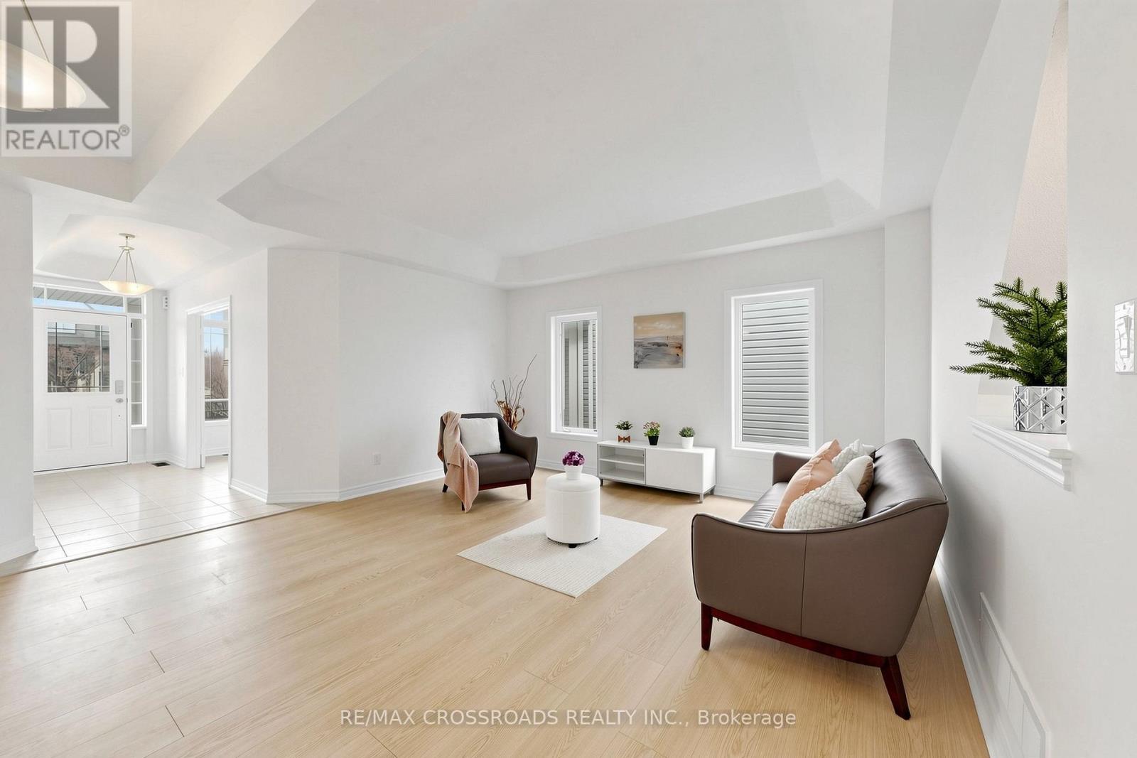 55 John Link Avenue, Georgina, ON - Indoor Photo Showing Living Room