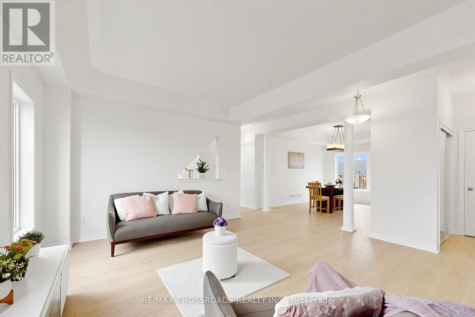 55 John Link Avenue, Georgina, ON - Indoor Photo Showing Living Room
