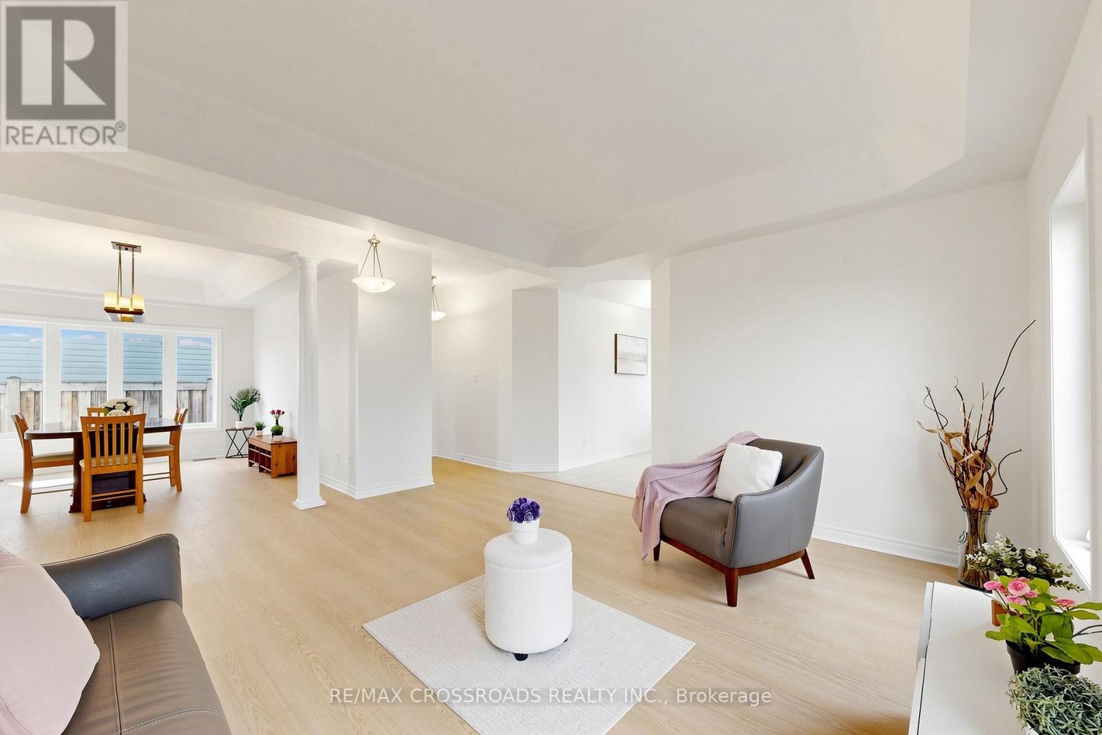 55 John Link Avenue, Georgina, ON - Indoor Photo Showing Living Room