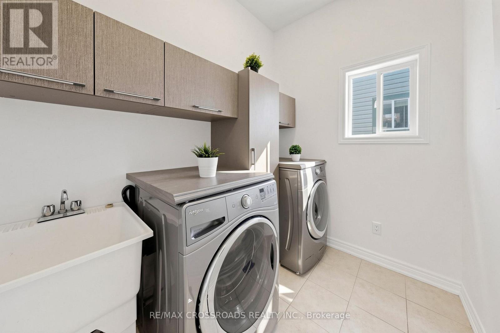 55 John Link Avenue, Georgina, ON - Indoor Photo Showing Laundry Room