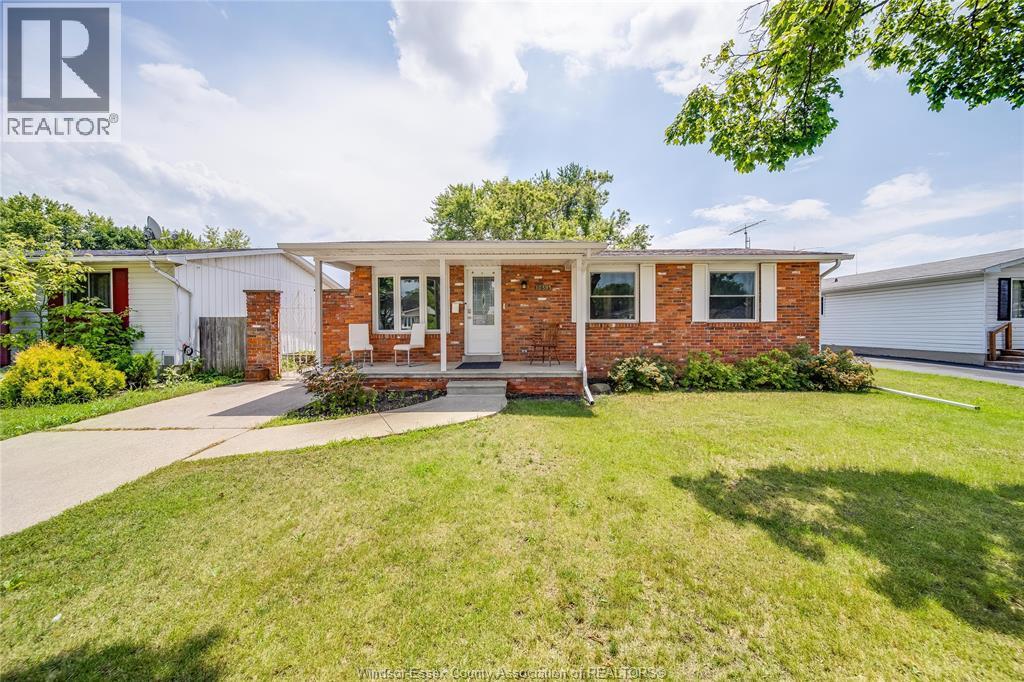 10395 Caledon Court, Windsor, ON - Outdoor With Deck Patio Veranda With Facade