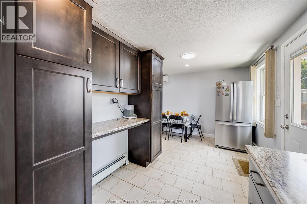 10395 Caledon Court, Windsor, ON - Indoor Photo Showing Kitchen