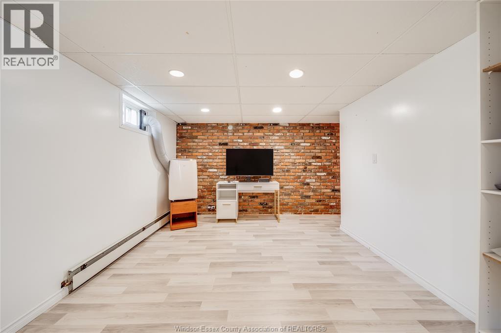 10395 Caledon Court, Windsor, ON - Indoor