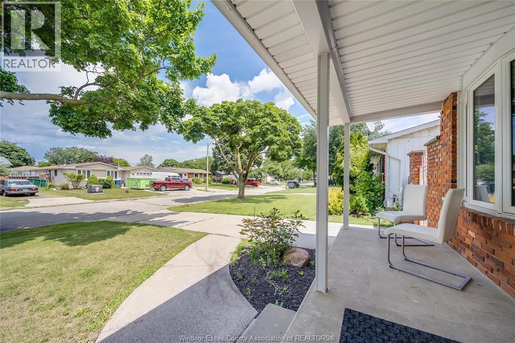 10395 Caledon Court, Windsor, ON - Outdoor
