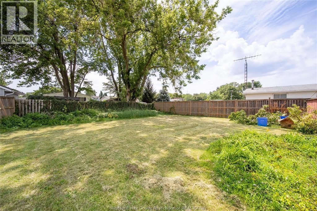 10395 Caledon Court, Windsor, ON - Outdoor
