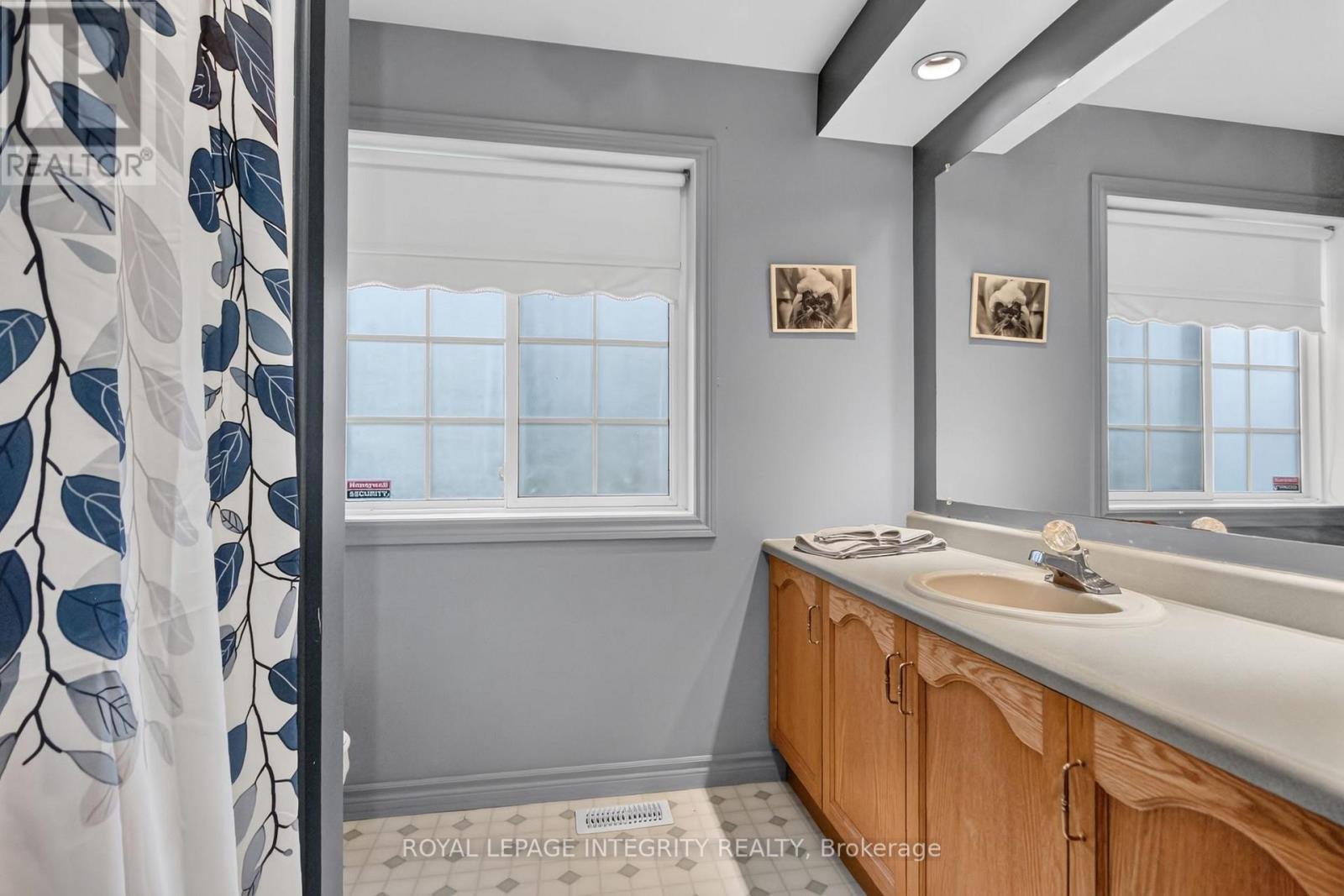 8308 Rosefire Drive, Ottawa, ON - Indoor Photo Showing Bathroom