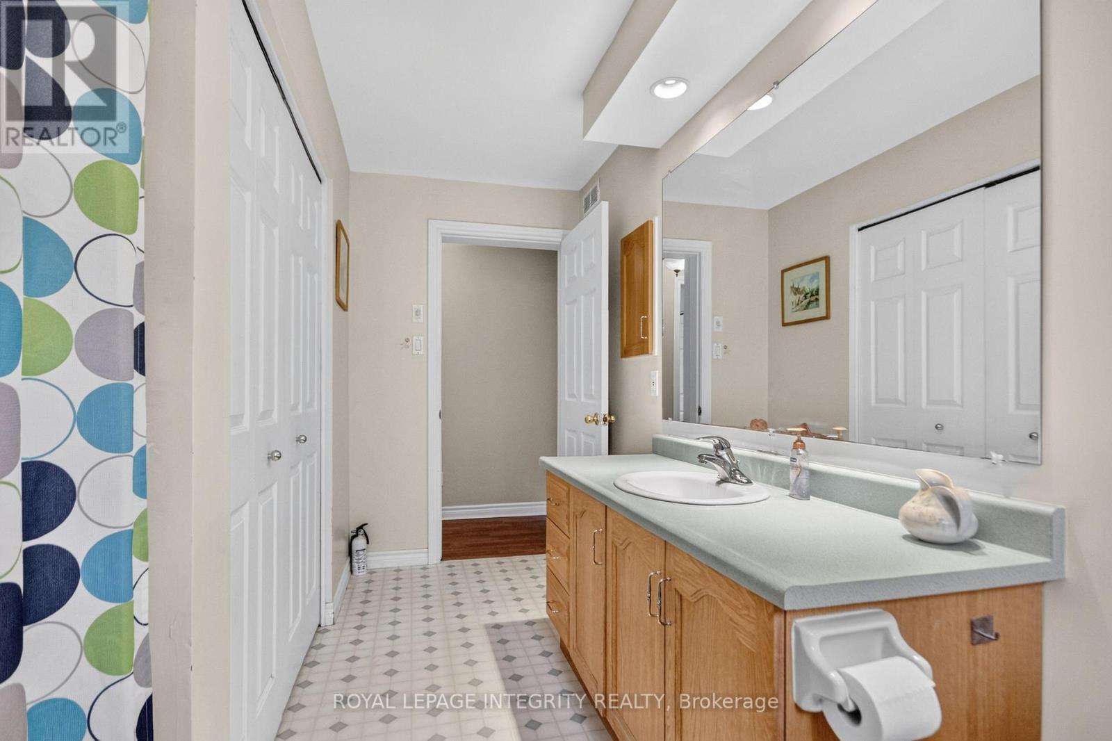 8308 Rosefire Drive, Ottawa, ON - Indoor Photo Showing Bathroom
