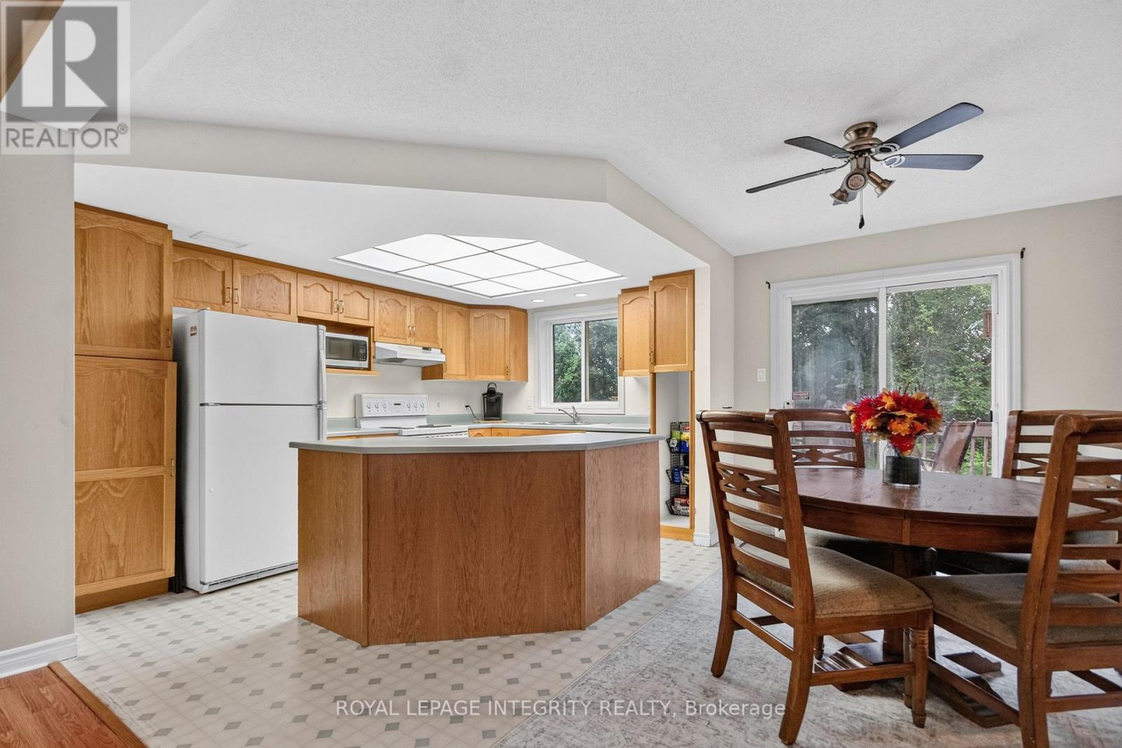 8308 Rosefire Drive, Ottawa, ON - Indoor