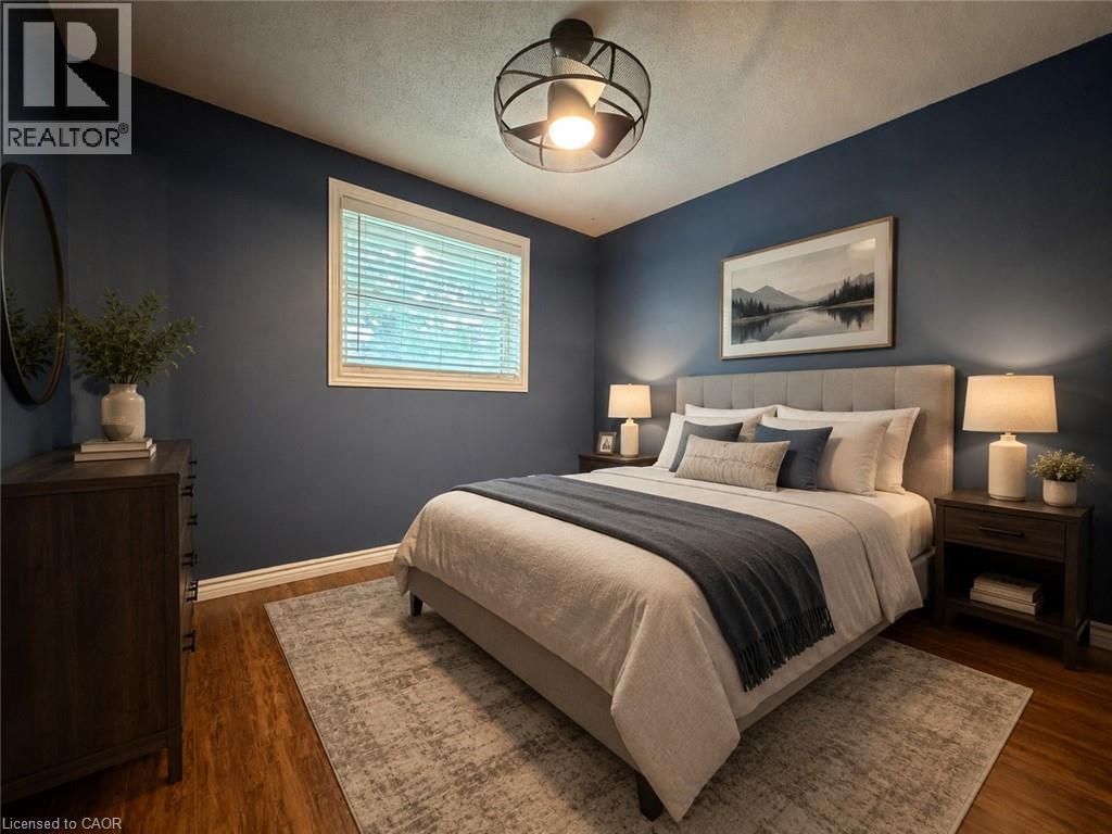 Room featuring wood-finish flooring, a contemporary ceiling fan, and a single window with blinds - 41 Edgemere Drive, Cambridge, ON - Indoor Photo Showing Bedroom