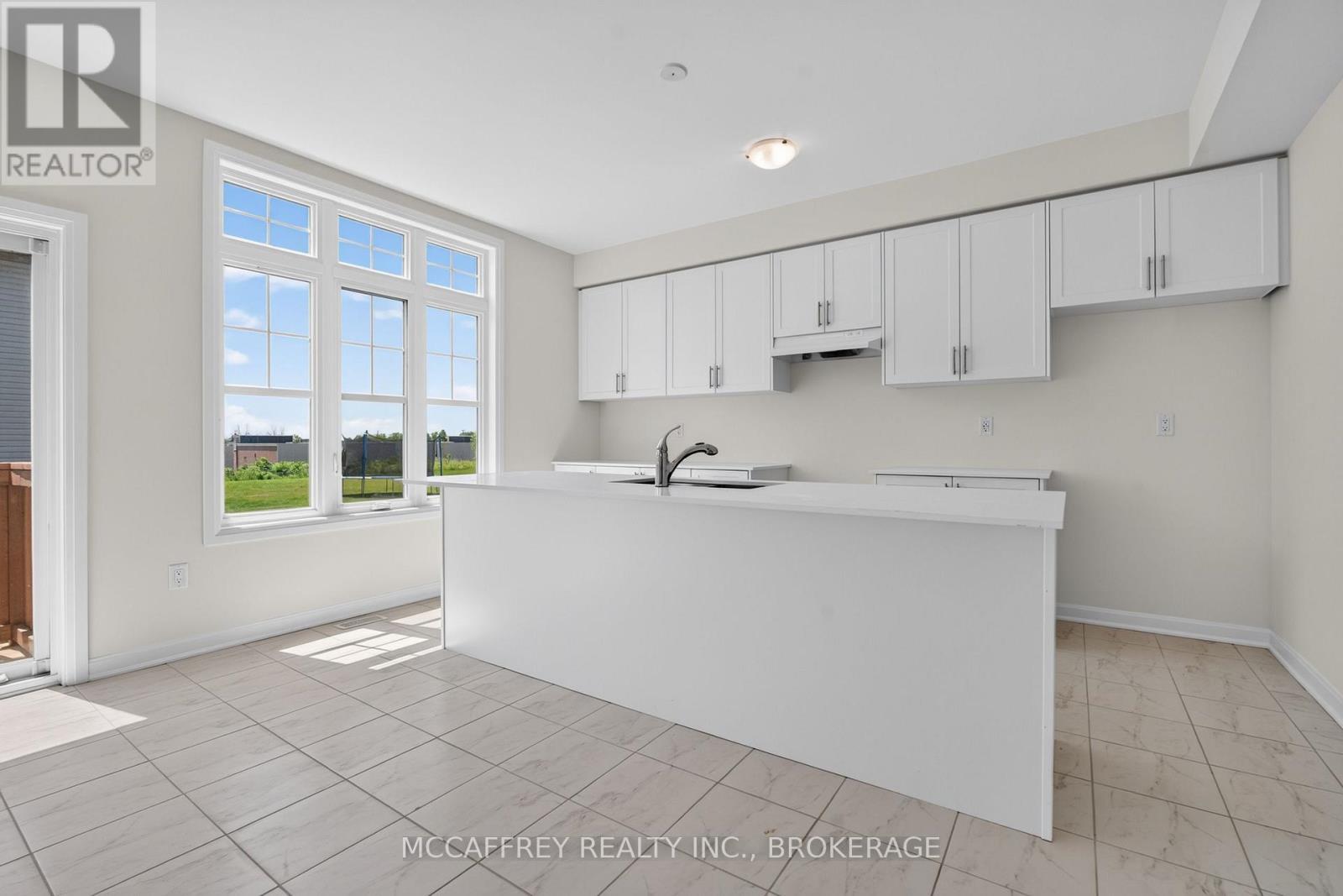 103 Gildersleeve Boulevard, Loyalist (Bath), ON - Indoor Photo Showing Kitchen