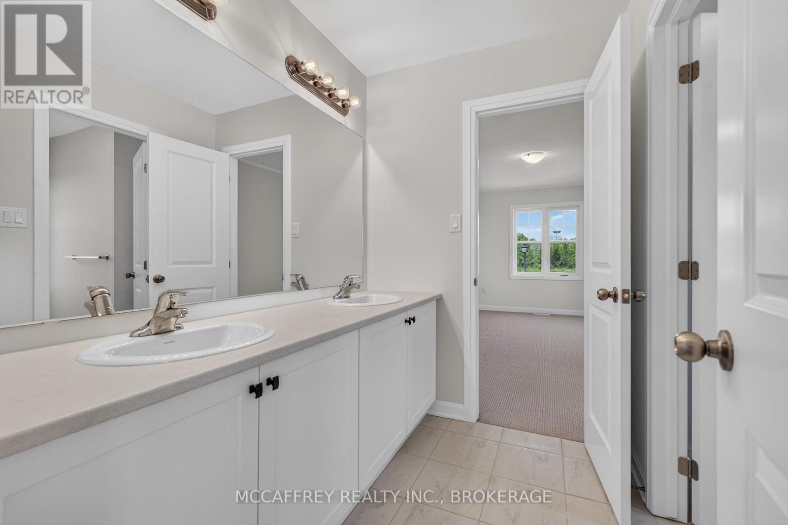 103 Gildersleeve Boulevard, Loyalist (Bath), ON - Indoor Photo Showing Bathroom