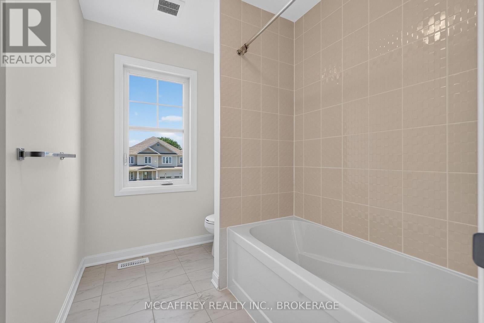 103 Gildersleeve Boulevard, Loyalist (Bath), ON - Indoor Photo Showing Bathroom