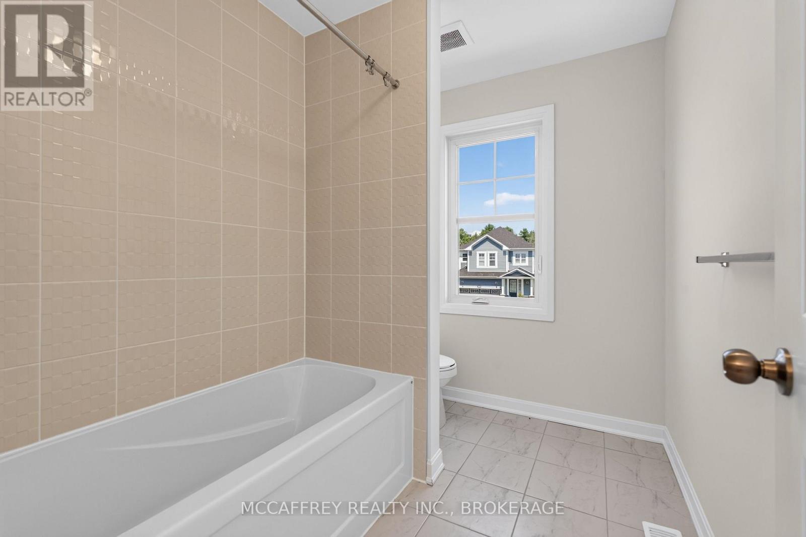 103 Gildersleeve Boulevard, Loyalist (Bath), ON - Indoor Photo Showing Bathroom