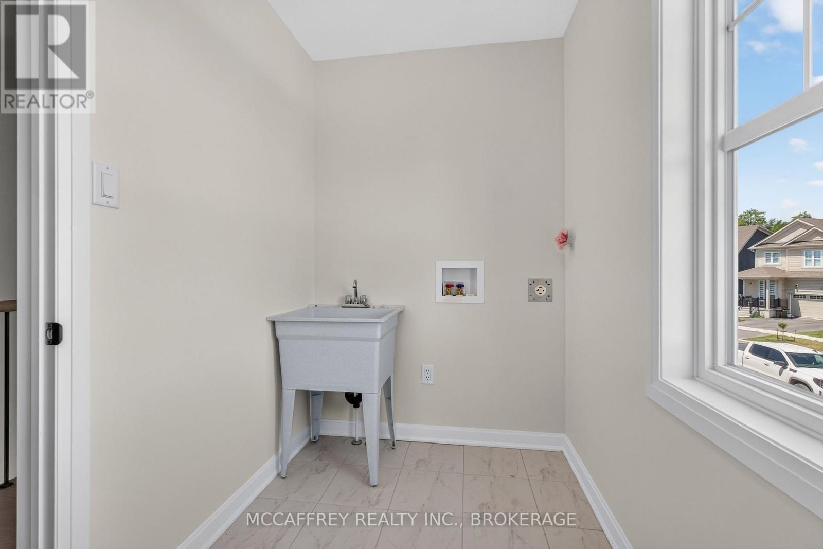 103 Gildersleeve Boulevard, Loyalist (Bath), ON - Indoor Photo Showing Other Room