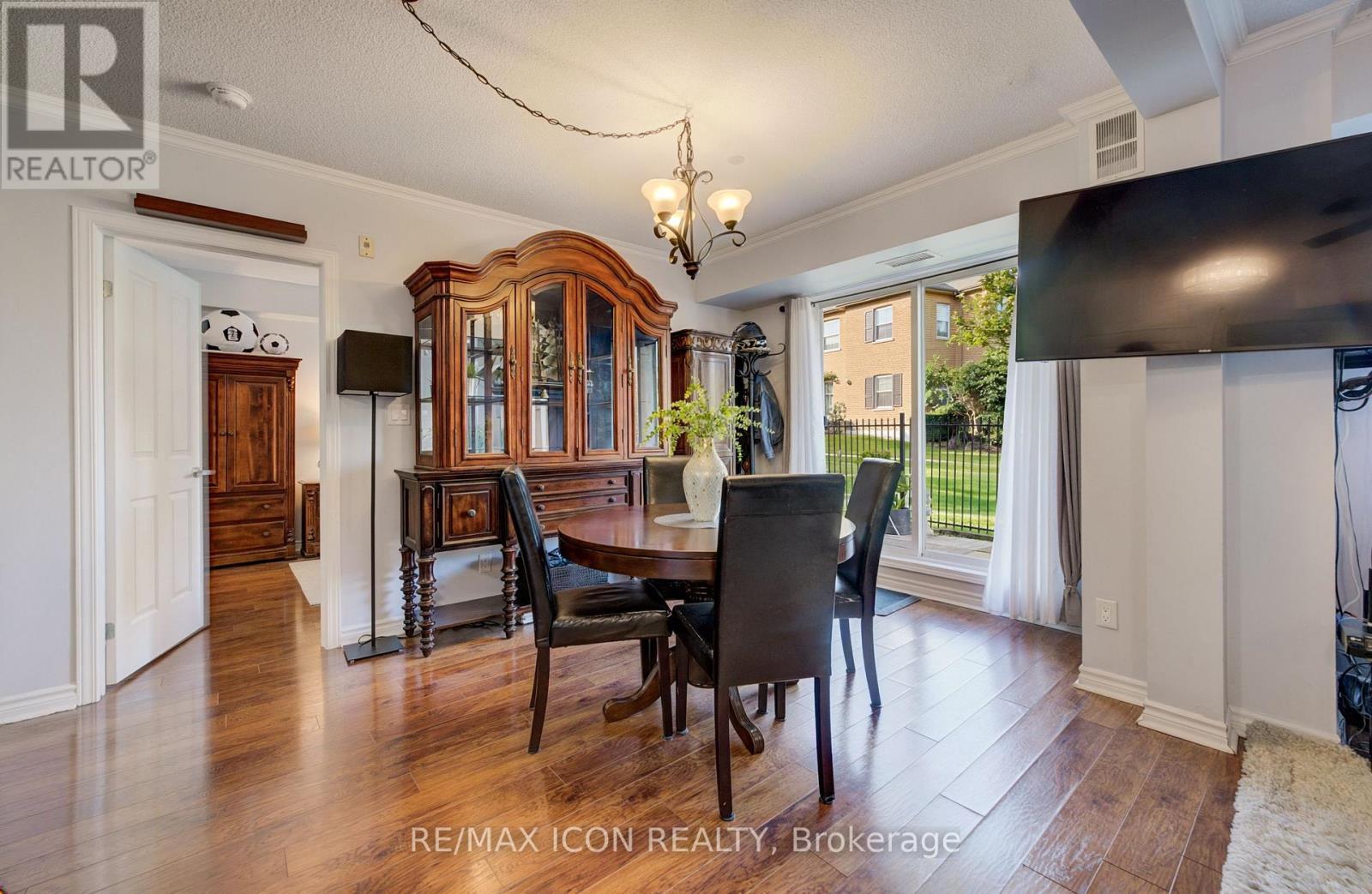 118 - 8 Harris Street, Cambridge, ON - Indoor Photo Showing Dining Room
