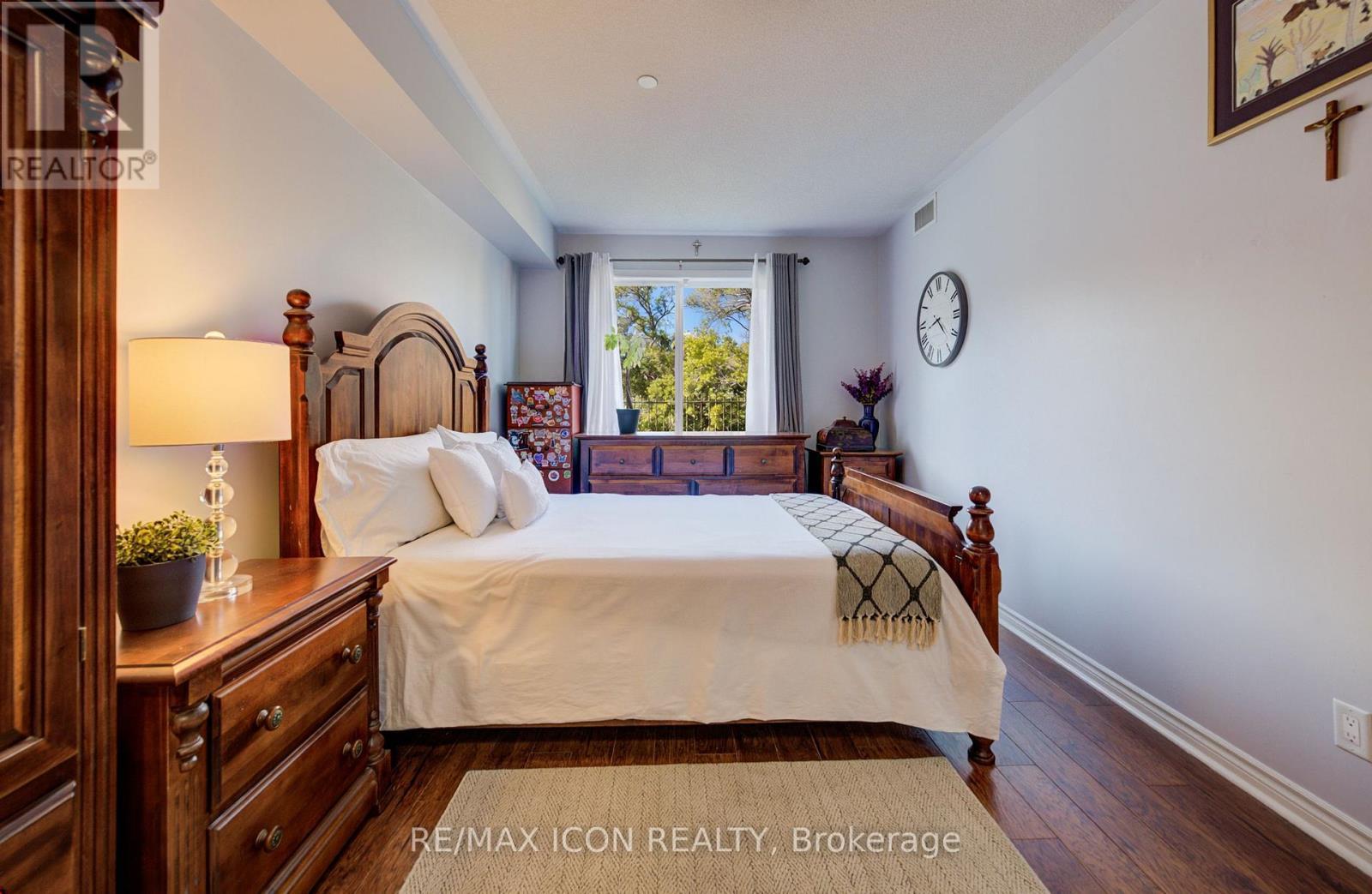 118 - 8 Harris Street, Cambridge, ON - Indoor Photo Showing Bedroom