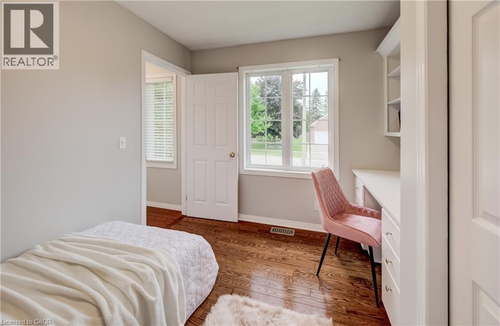 27 Chandos Drive, Kitchener, ON - Indoor Photo Showing Bedroom