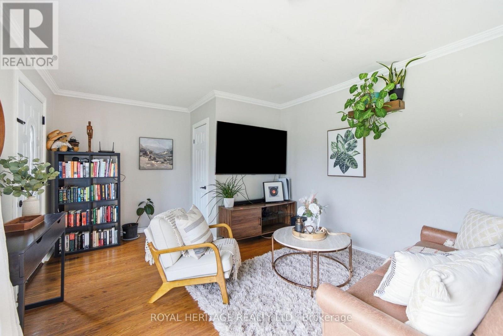 44 Division Street, Cramahe, ON - Indoor Photo Showing Living Room