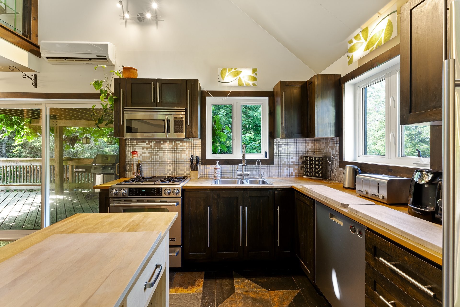 Kitchen - 37 Rue André, Magog, QC - Indoor Photo Showing Kitchen With Double Sink