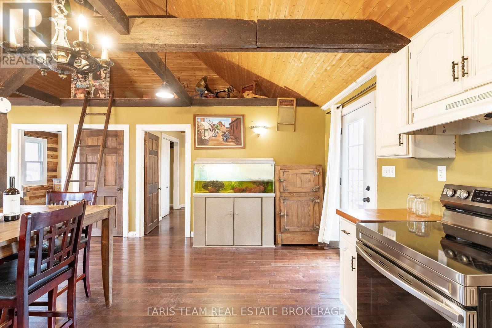 1417 Maple Way, Innisfil, ON - Indoor Photo Showing Kitchen