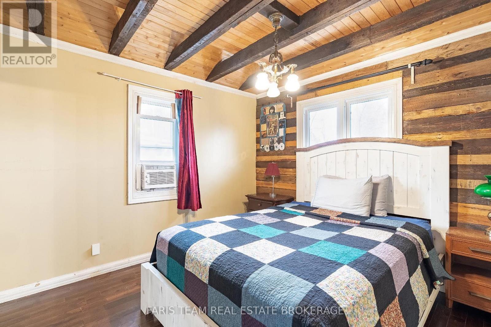 1417 Maple Way, Innisfil, ON - Indoor Photo Showing Bedroom