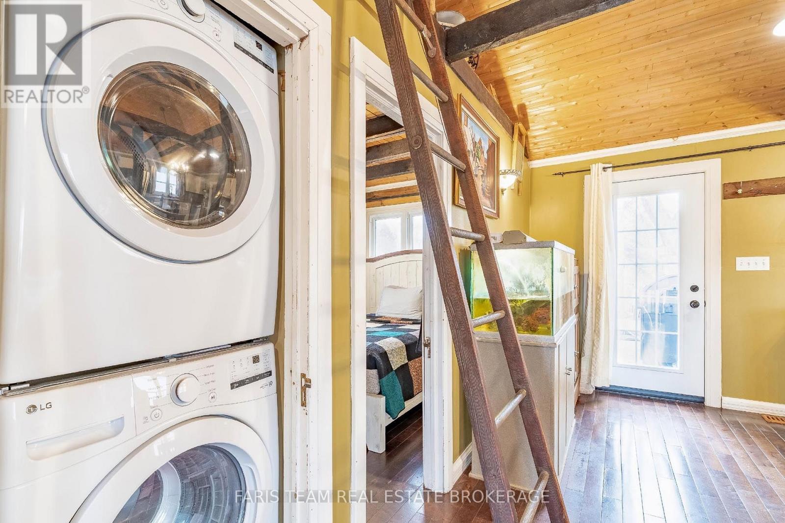 1417 Maple Way, Innisfil, ON - Indoor Photo Showing Laundry Room