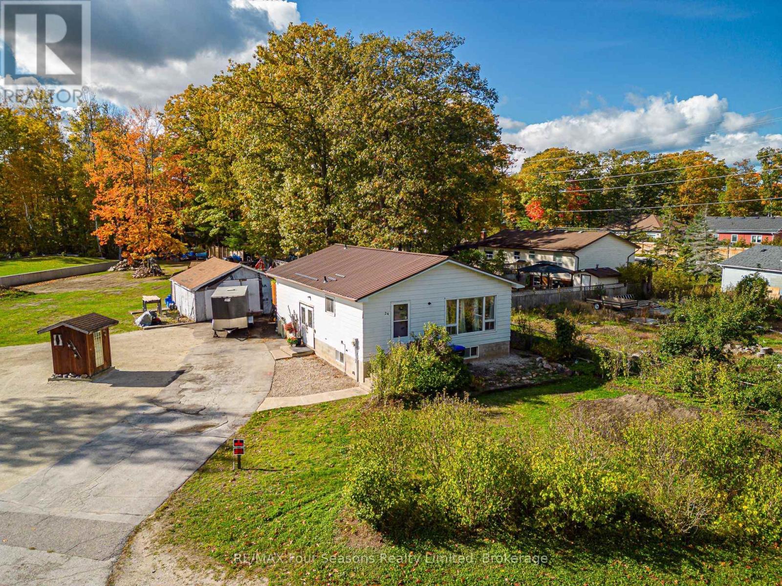 24 Indianola Crescent, Wasaga Beach, ON - Outdoor