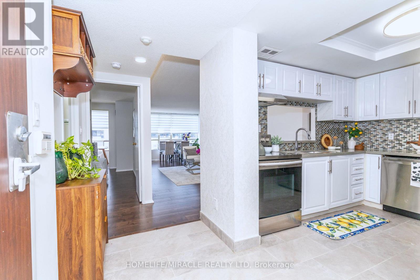 306 - 5785 Yonge Street, Toronto, ON - Indoor Photo Showing Kitchen