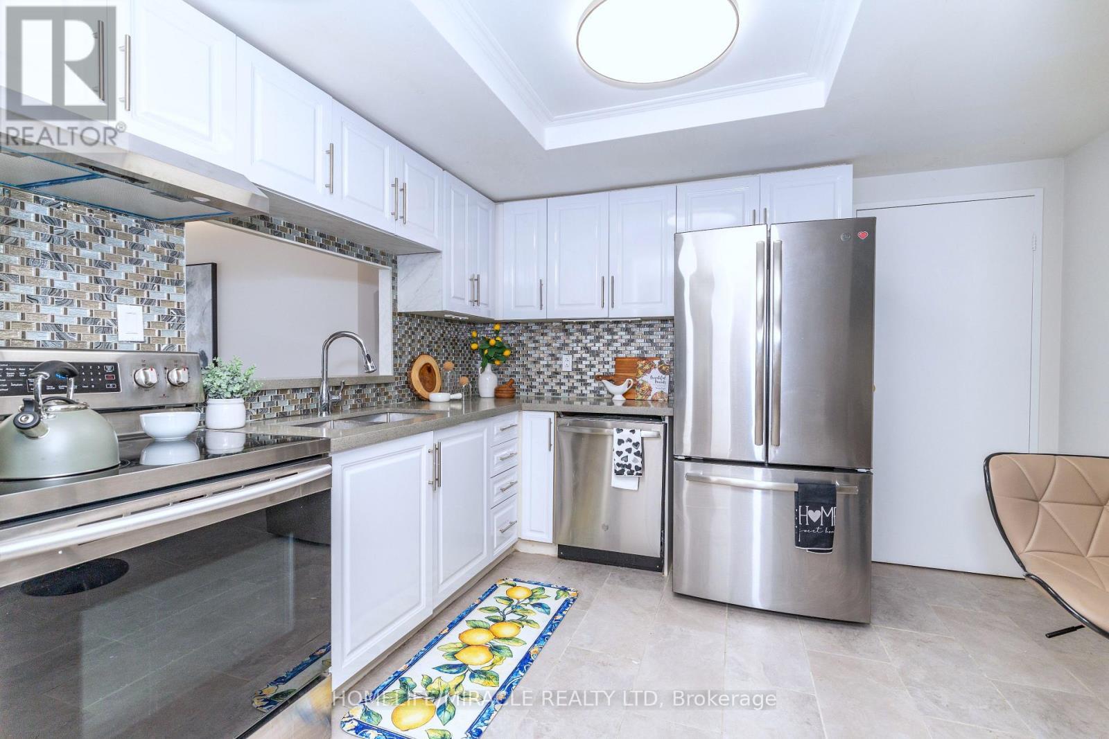 306 - 5785 Yonge Street, Toronto, ON - Indoor Photo Showing Kitchen