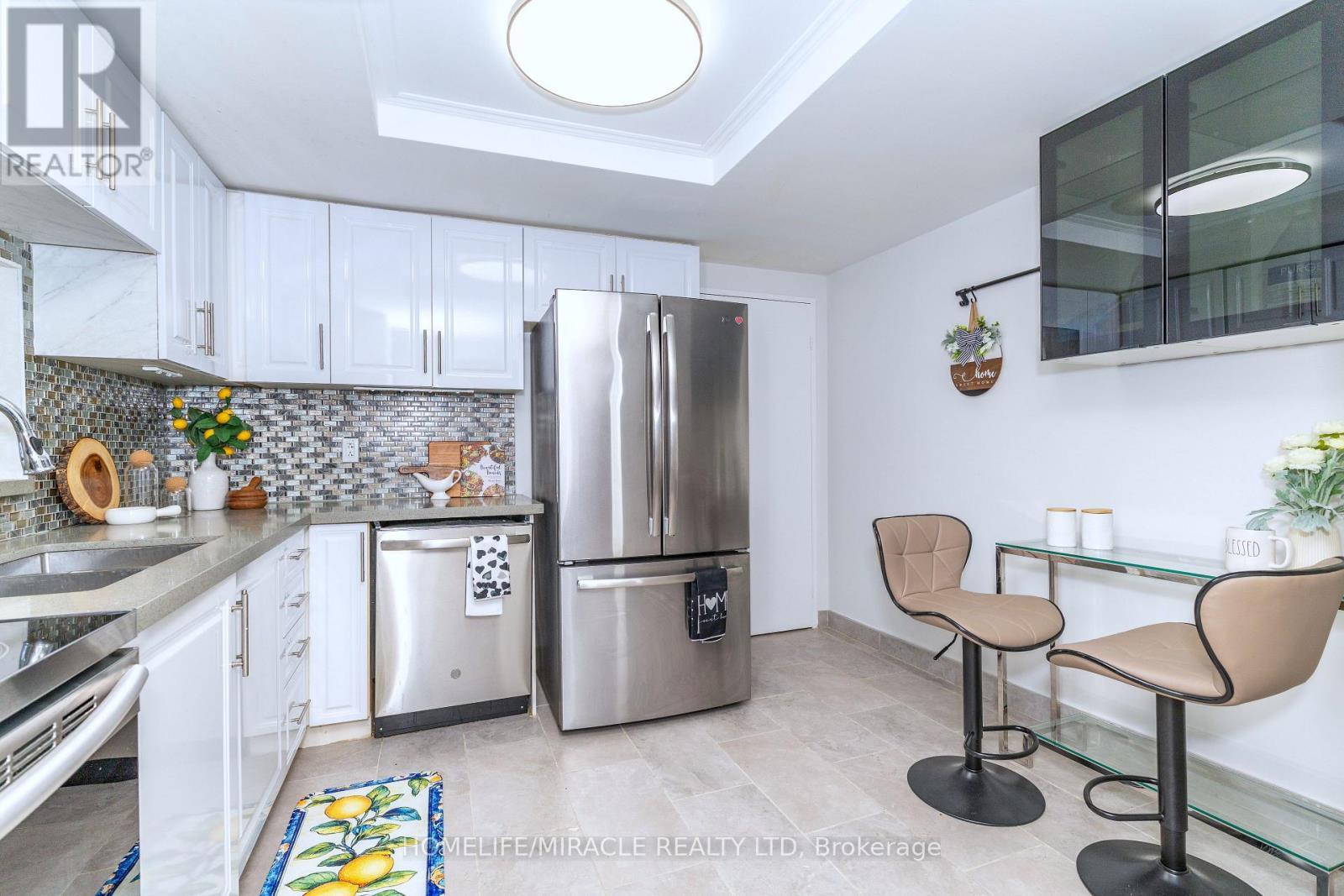 306 - 5785 Yonge Street, Toronto, ON - Indoor Photo Showing Kitchen With Upgraded Kitchen