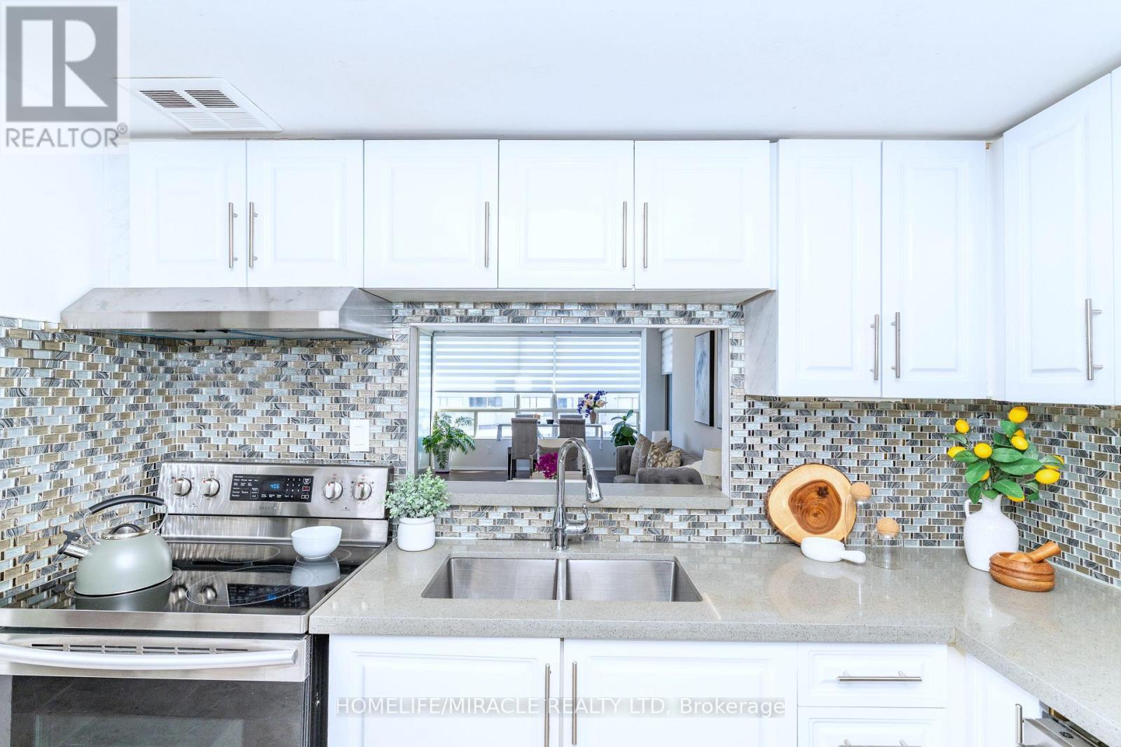 306 - 5785 Yonge Street, Toronto, ON - Indoor Photo Showing Kitchen