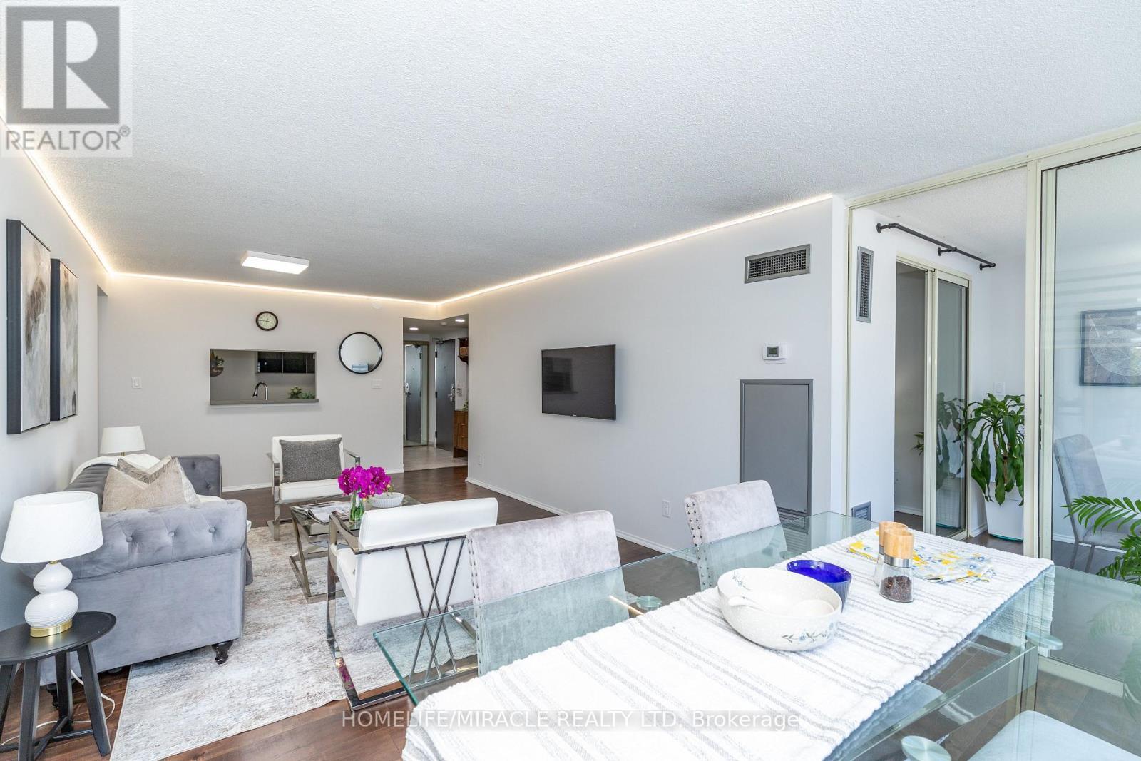 306 - 5785 Yonge Street, Toronto, ON - Indoor