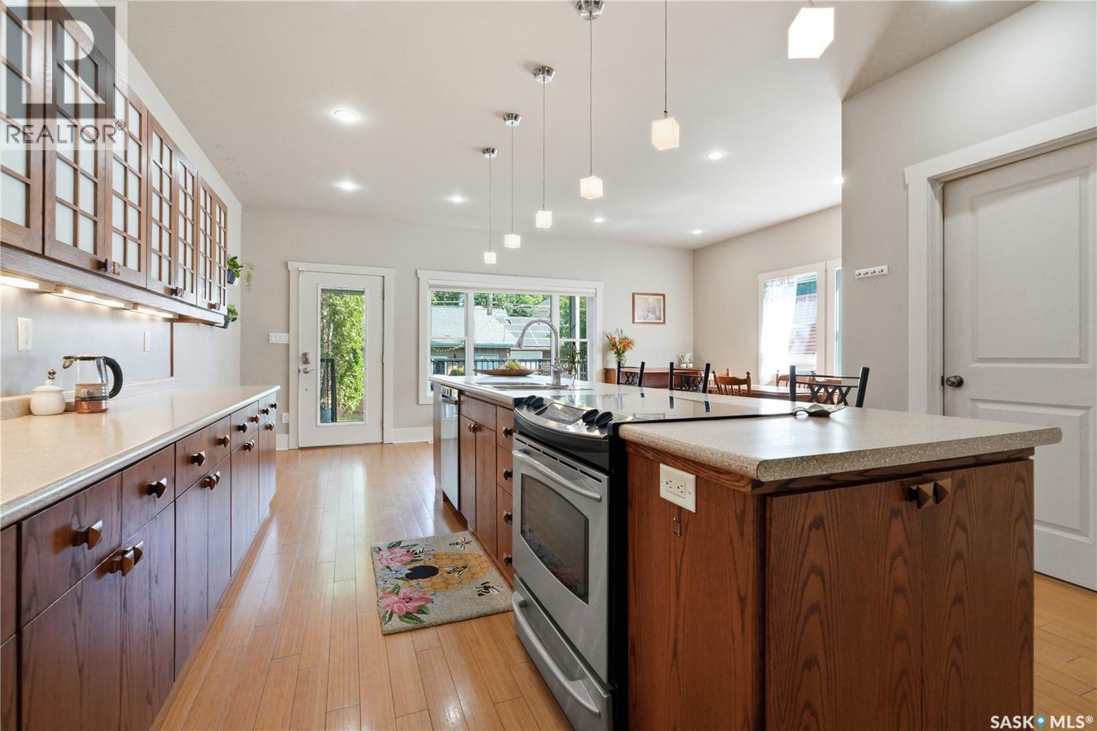 1021 Main Street, Saskatoon, SK - Indoor Photo Showing Kitchen With Upgraded Kitchen
