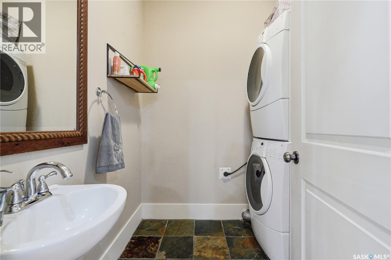 1021 Main Street, Saskatoon, SK - Indoor Photo Showing Laundry Room