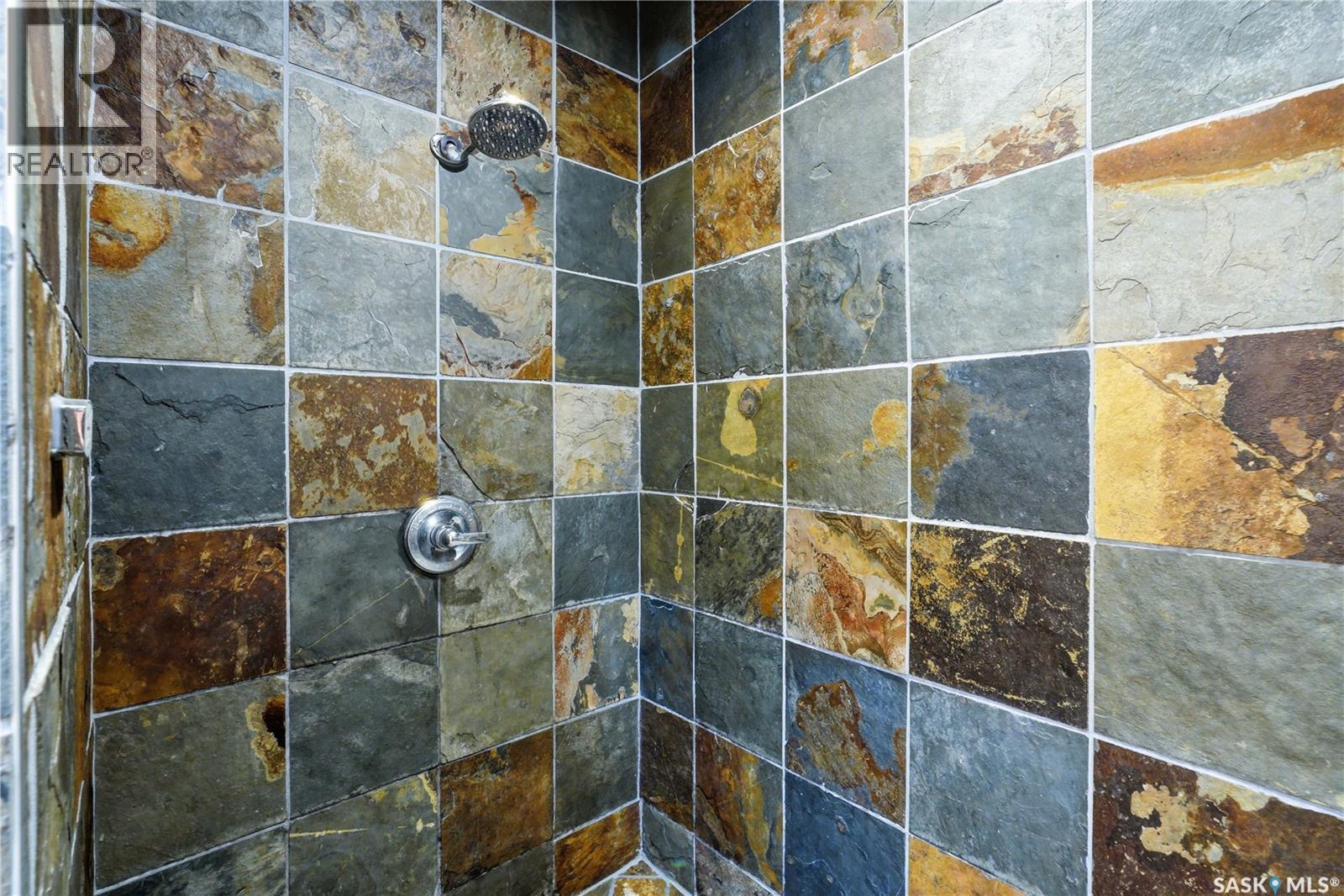 1021 Main Street, Saskatoon, SK - Indoor Photo Showing Bathroom