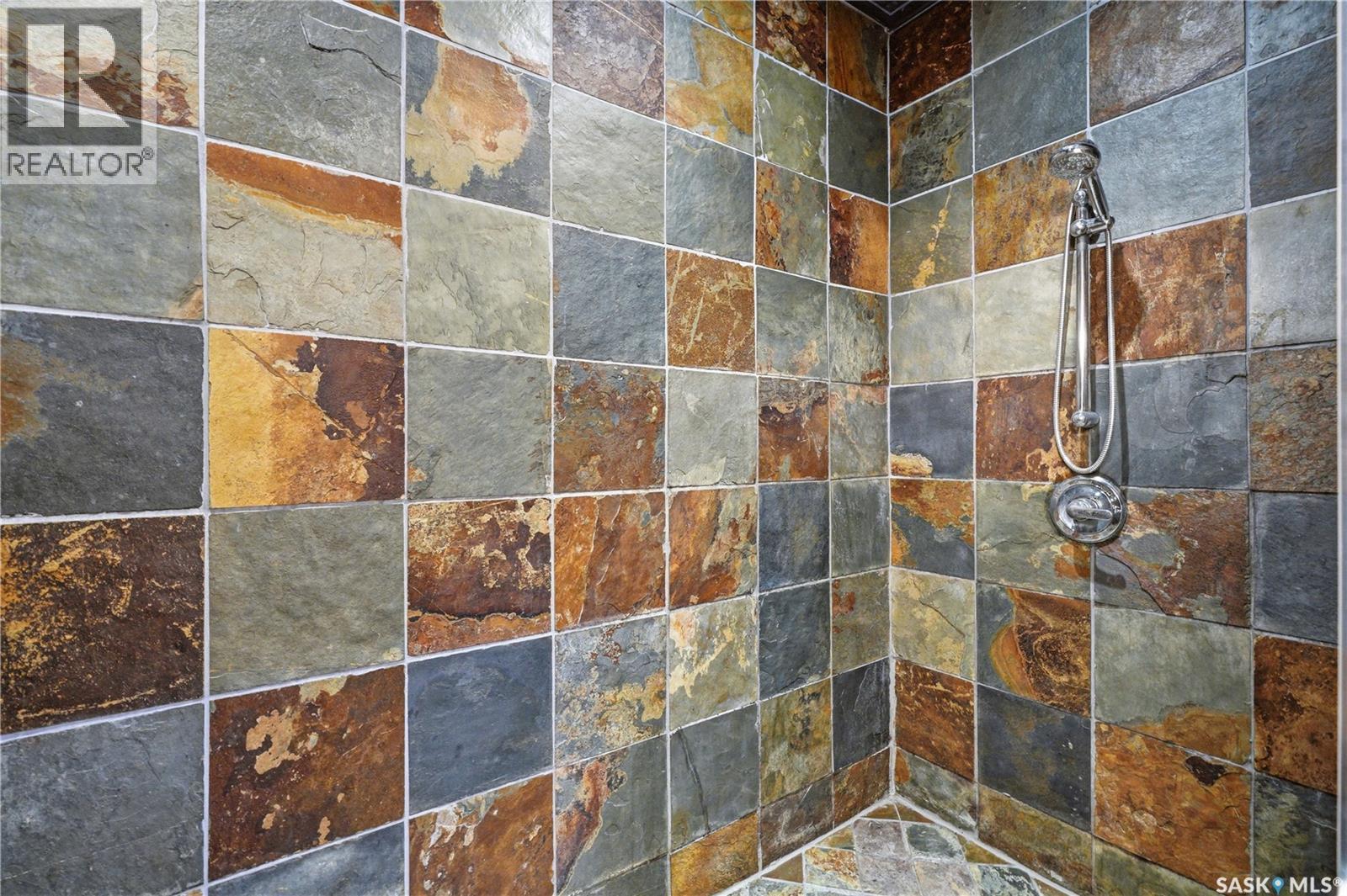 1021 Main Street, Saskatoon, SK - Indoor Photo Showing Bathroom