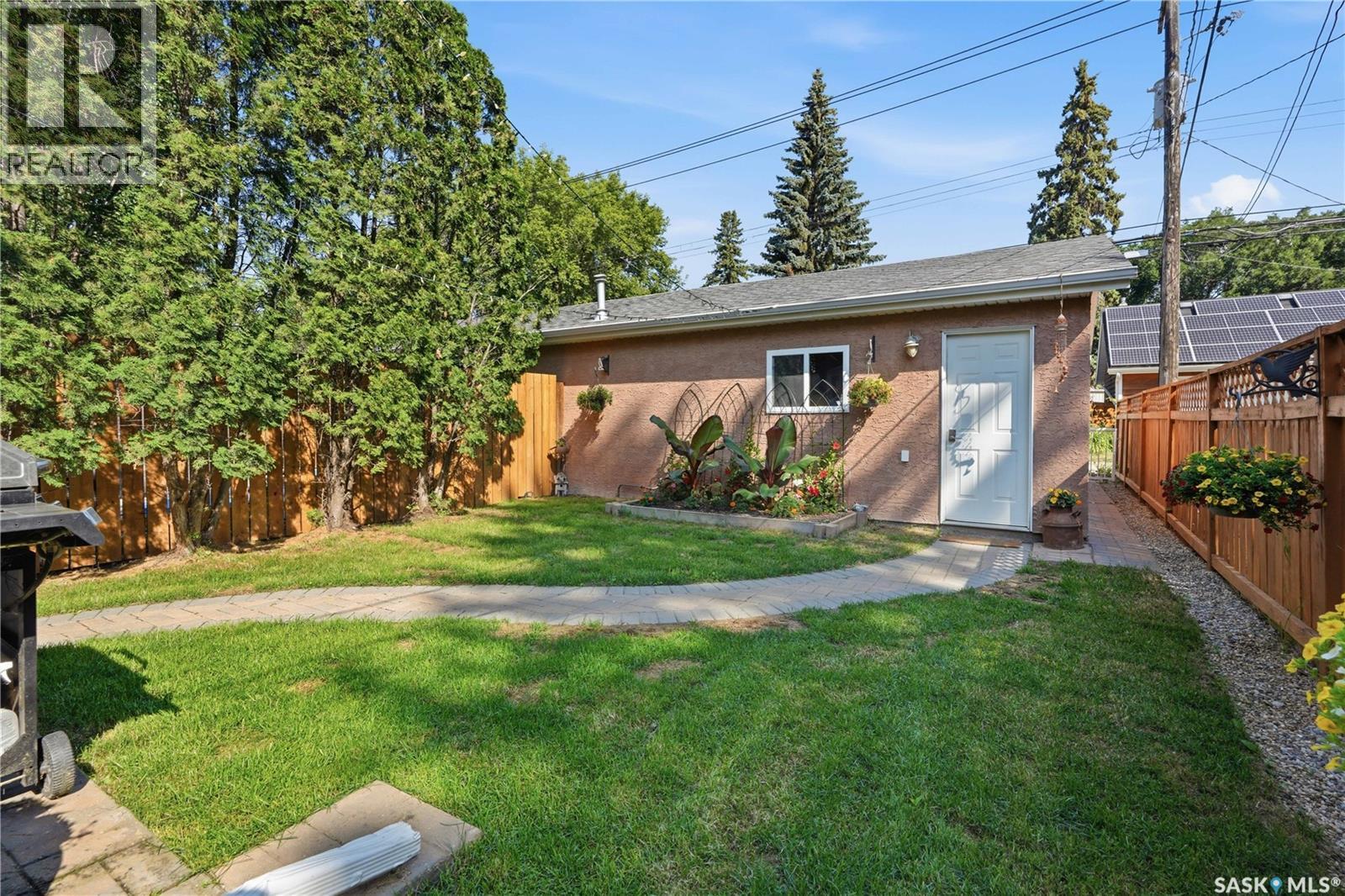 1021 Main Street, Saskatoon, SK - Outdoor