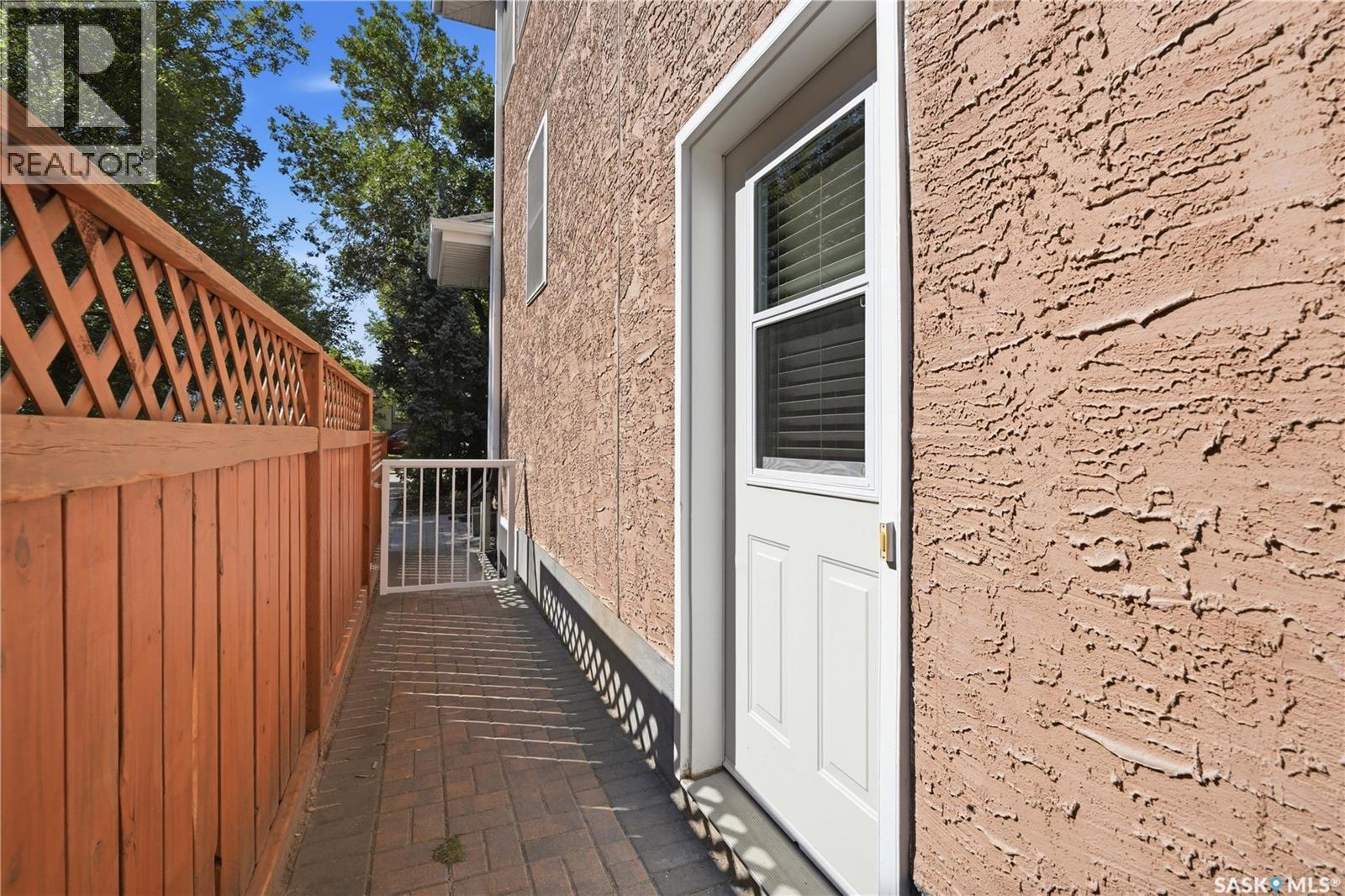 1021 Main Street, Saskatoon, SK - Outdoor