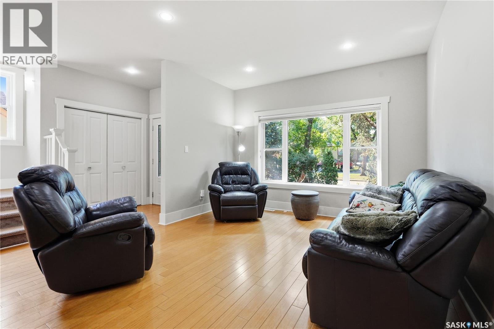1021 Main Street, Saskatoon, SK - Indoor Photo Showing Living Room