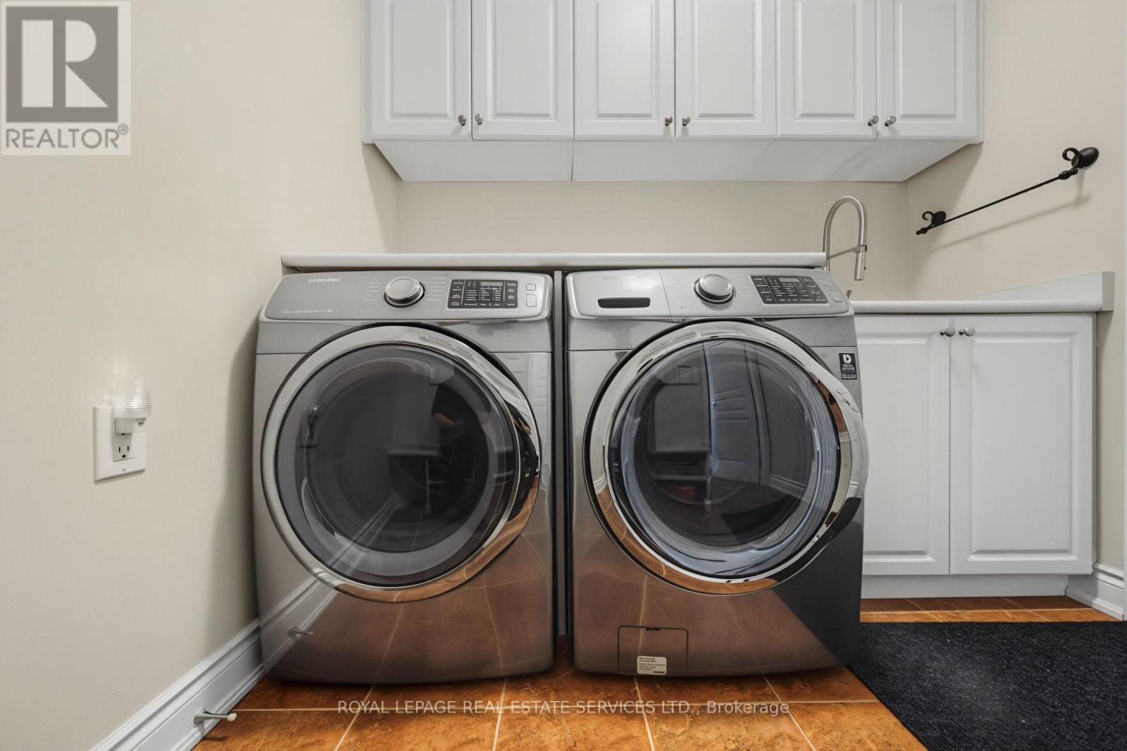3368 Raspberry Bush Trail, Oakville, ON - Indoor Photo Showing Laundry Room
