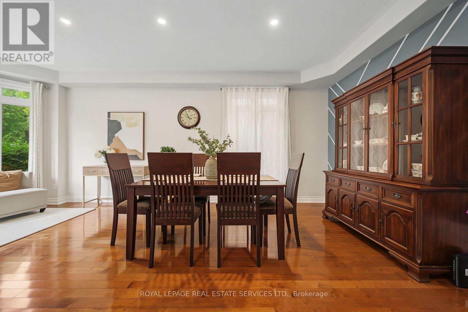 3368 Raspberry Bush Trail, Oakville, ON - Indoor Photo Showing Dining Room