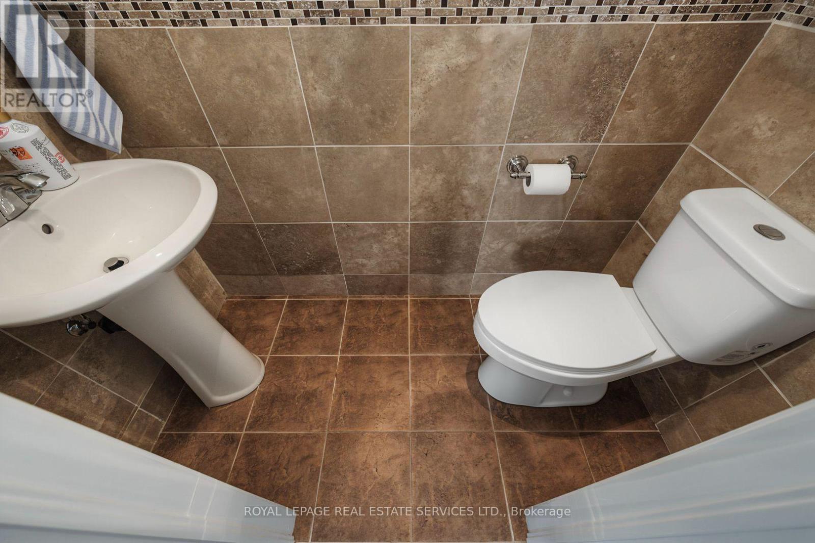3368 Raspberry Bush Trail, Oakville, ON - Indoor Photo Showing Bathroom