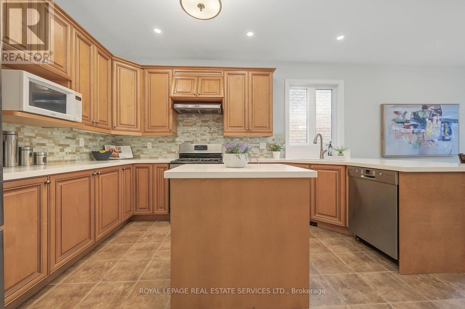 3368 Raspberry Bush Trail, Oakville, ON - Indoor Photo Showing Kitchen