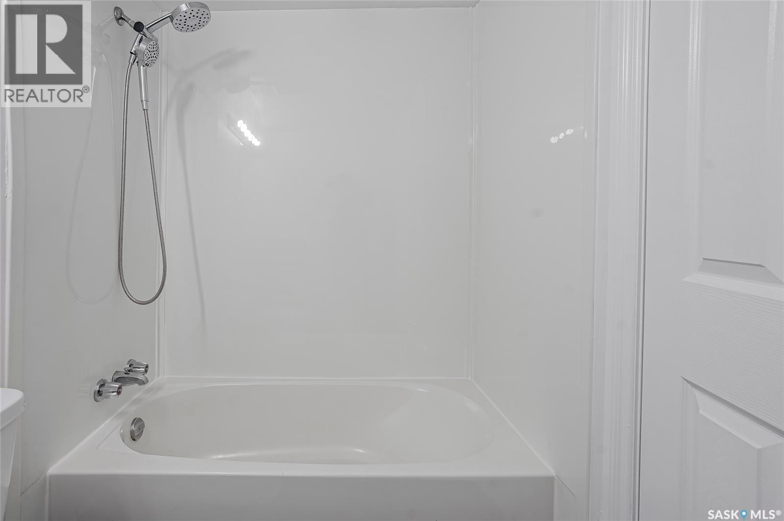 8 104 104Th Street W, Saskatoon, SK - Indoor Photo Showing Bathroom