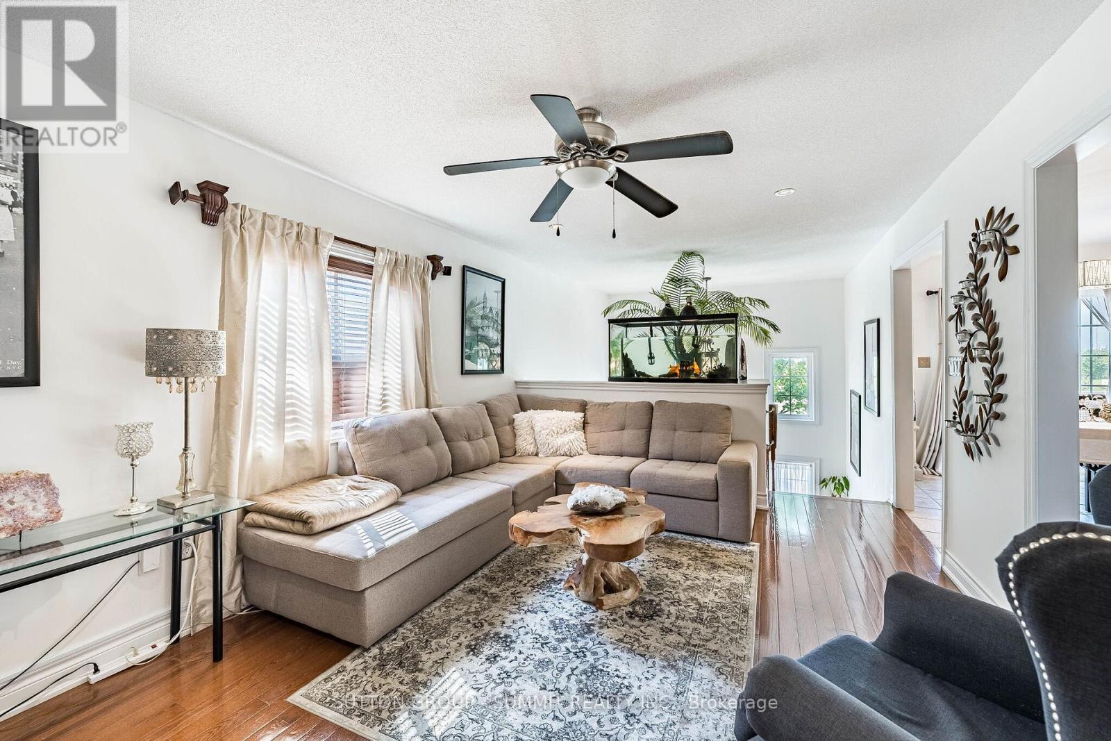 139 Oceanpearl Crescent, Whitby, ON - Indoor Photo Showing Living Room